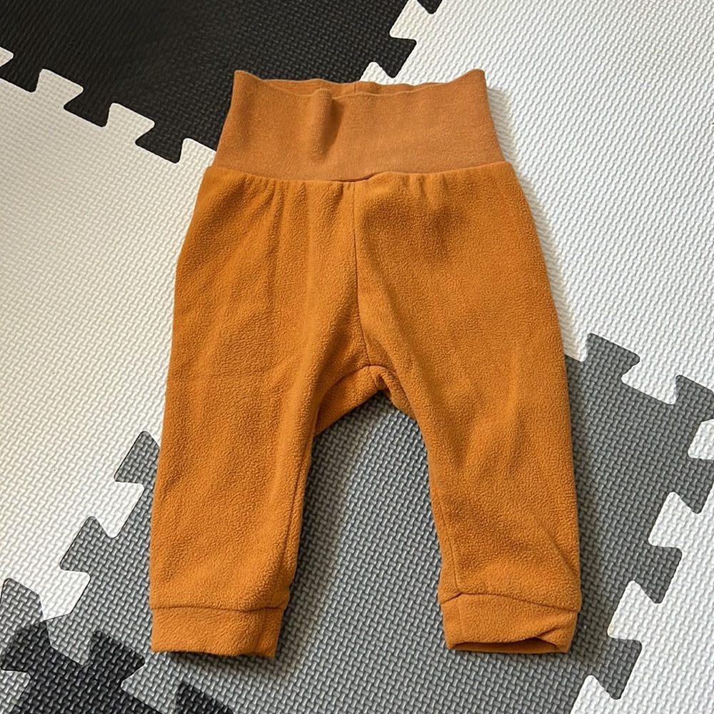 H&M Cozy Set - Picture 7 of 9
